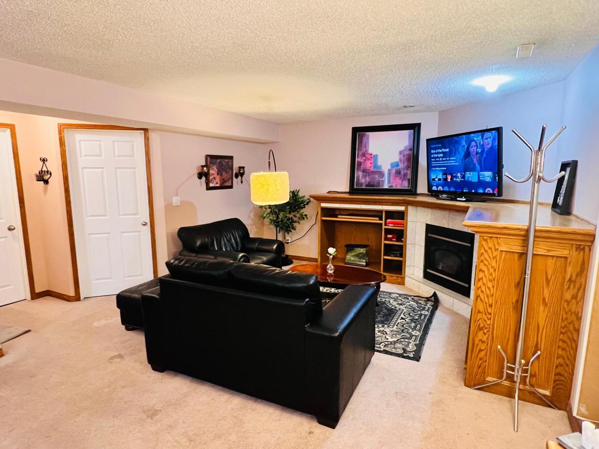 A Classic Homely Basement Suite! Chestermere Exterior photo