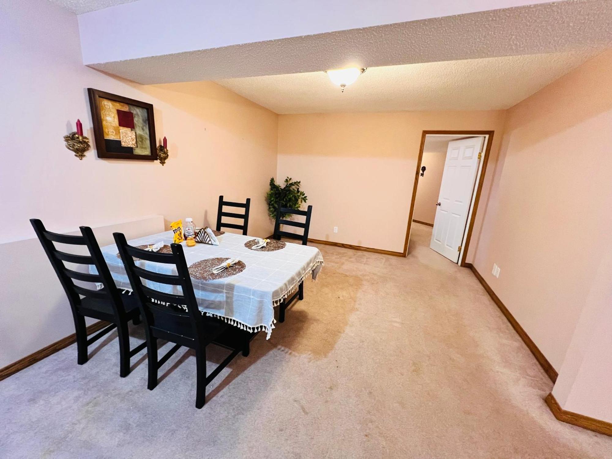 A Classic Homely Basement Suite! Chestermere Exterior photo