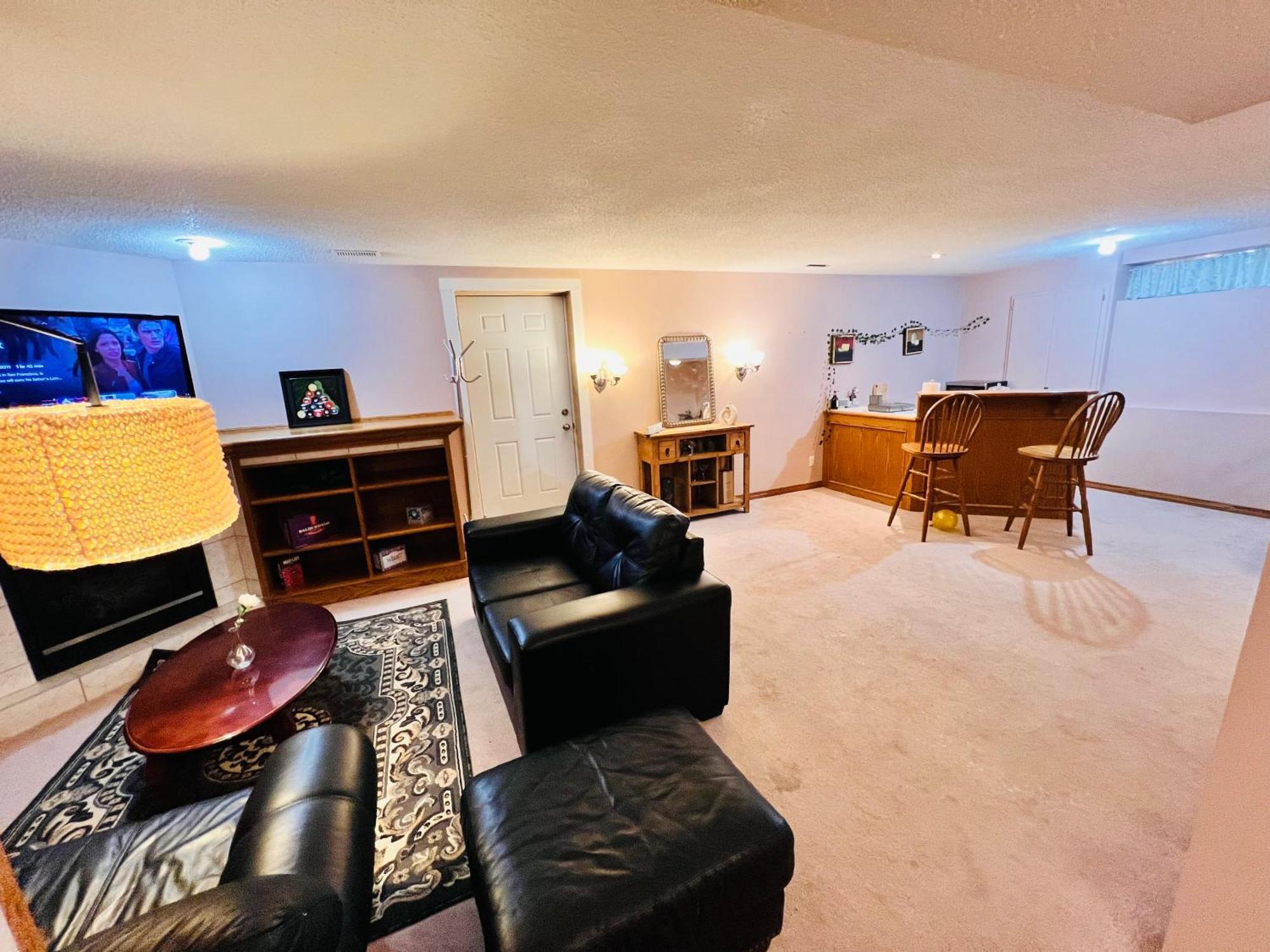 A Classic Homely Basement Suite! Chestermere Exterior photo